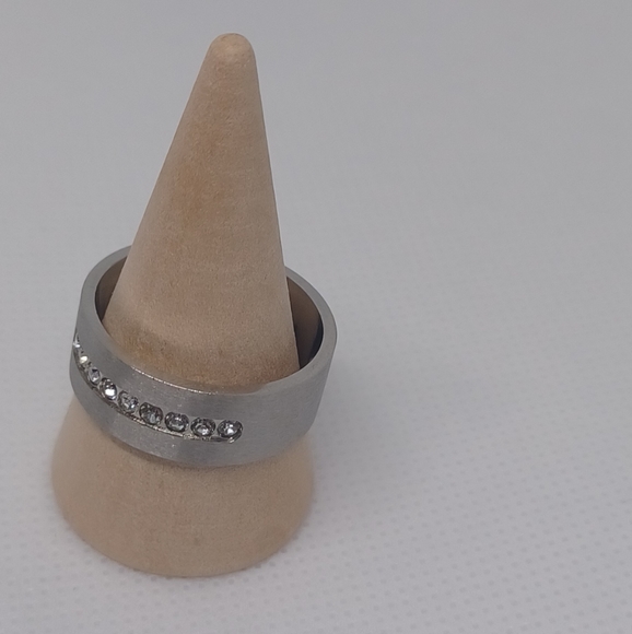 Mens Titanium Ring - Picture 2 of 5